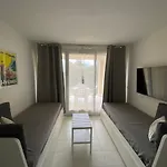 En Privee, Face A La Avec Acces Direct Apartament