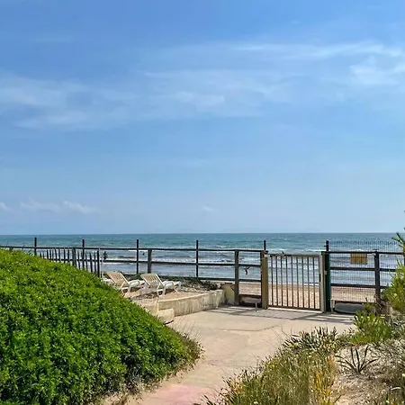 Apartament En Privee, Face A La Avec Acces Direct Hyères
